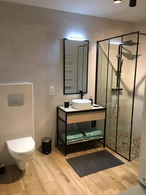 Salle de bains dans l'établissement O'PINTXO