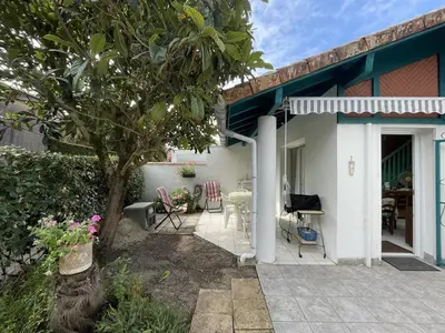 Balcon ou terrasse dans l'établissement Charmant T2 mezzanine pour 4 pers. avec jardinet, proche du lac à Soustons - FR-1-379-72