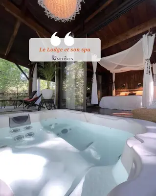 Piscine de l'établissement Les Landines ou située à proximité