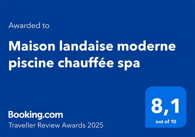 Certificat, récompense, panneau ou autre document affiché dans l'établissement Maison landaise moderne avec piscine chauffée et spa