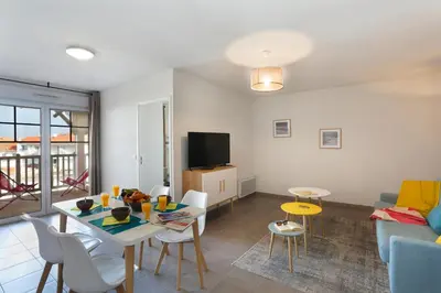 Télévision ou salle de divertissement dans l'établissement Résidence Goélia Le Marché de la Plage