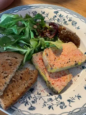 Nourriture dans l'hôtel ou à proximité