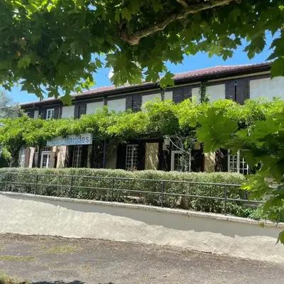 Hôtel et RESTAURANT traditionnel L' Escalandes