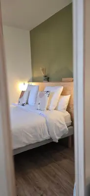 Un ou plusieurs lits dans un hébergement de l'établissement Hôtel La Baïne