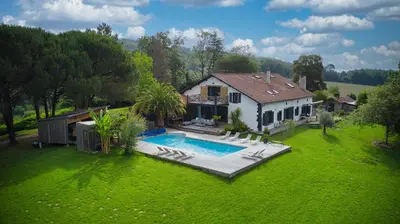 Piscine de l'établissement La Belle Landaise 1809 Gîte Arridoulet 2 ou située à proximité