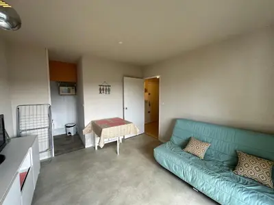 Coin salon dans l'établissement Appartement cosy à 300m de l'océan au cœur de la station - Balcon et parking sécurisé - FR-1-239-144