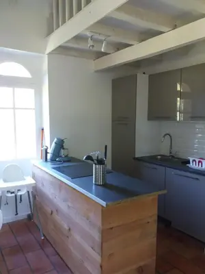 Cuisine ou kitchenette dans l'établissement La Chapelle du Chateau Gîte