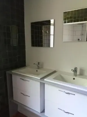 Salle de bains dans l'établissement La Chapelle du Chateau Gîte