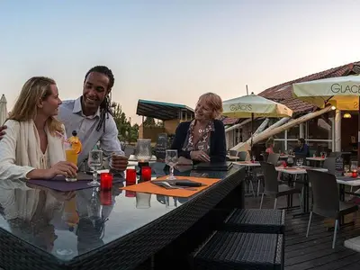 Boissons dans l'établissement Mobil-home de charme dans les Landes, neuf, tout équipé