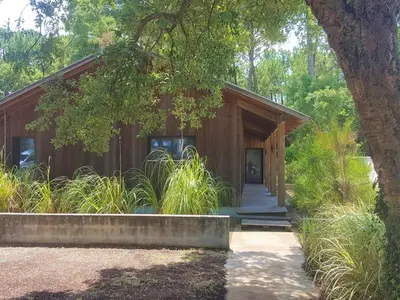 Jardin de l'établissement Villa 8 pers proche lac marin, WiFi, animaux permis, parking - FR-1-379-83