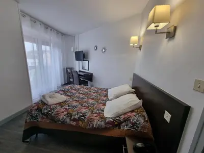 Un ou plusieurs lits dans un hébergement de l'établissement Hôtel le Vascon