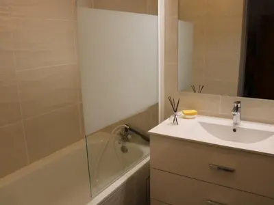 Salle de bains dans l'établissement Studio cabine 4 pers. à Biscarrosse Plage, face océan, ménage inclu - FR-1-319-218
