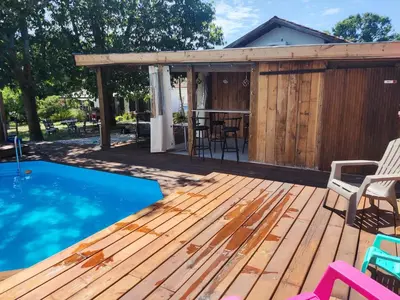 Piscine de l'établissement Les Sables Blancs ou située à proximité