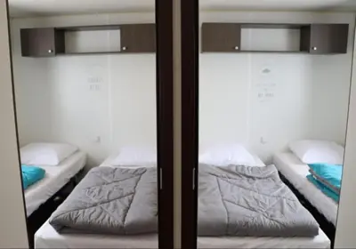 Un ou plusieurs lits dans un hébergement de l'établissement MH 395 3 chambres et 1 salle de bain dans camping 4 étoiles