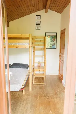 Un ou plusieurs lits dans un hébergement de l'établissement Roofless Surf Lodge