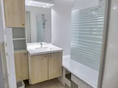 Salle de bains dans l'établissement Apartment l'Allée des Dunes-9 by Interhome