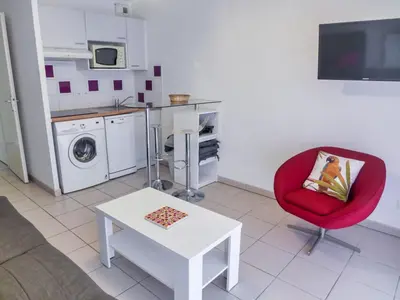 Cuisine ou kitchenette dans l'établissement Apartment l'Allée des Dunes-9 by Interhome