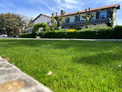 Jardin de l'établissement L auberge de la pointe