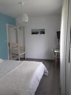 Un ou plusieurs lits dans un hébergement de l'établissement Chambre d'hôtes les Iris à Mios sur le Bassin d'Arcachon