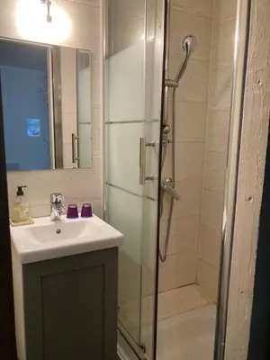 Salle de bains dans l'établissement Entre Mer et Pins