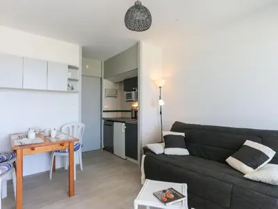 Cuisine ou kitchenette dans l'établissement Apartment Grand Pavois-4 by Interhome