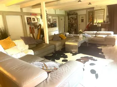Coin salon dans l'établissement Au petit prince de Lue