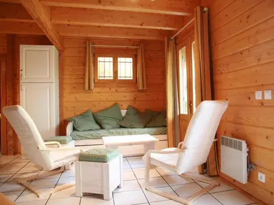 Coin salon dans l'établissement Chalet Elocances