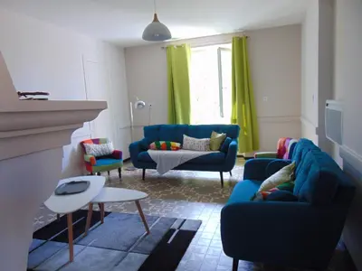 Coin salon dans l'établissement 325 Route du Fourou