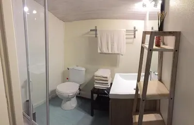 Salle de bains dans l'établissement Villa Soustons Plage à 1,7km,Golf à 900m,Jacuzzi ,wifi,Bbq
