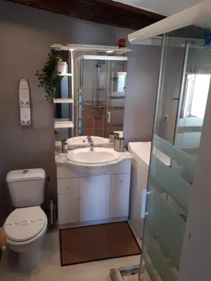 Salle de bains dans l'établissement Gîte Pouton