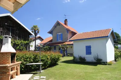 Jardin de l'établissement Grande maison de vacances