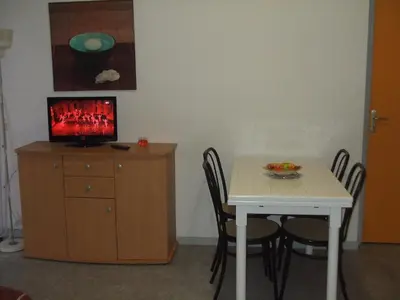Télévision ou salle de divertissement dans l'établissement Les Pavillons du Rooy