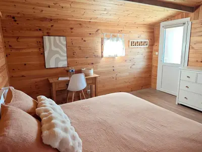 Un ou plusieurs lits dans un hébergement de l'établissement Le Chalet des Pins - La Forge De Clermont