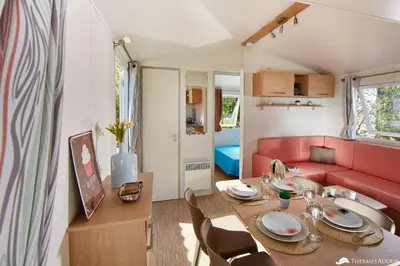 Coin salon dans l'établissement Camping des Abesses