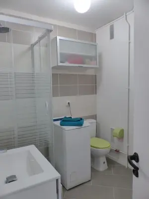 Salle de bains dans l'établissement Appartement Résidence JEAN RAMEAU 2 personnes vue sur le port #0278 wifi gratuit