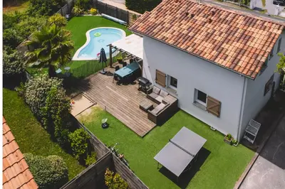 Piscine de l'établissement VILLA CASA KOKO 10 PERS piscine chauffée, pétanque, ping pong VIEUX-BOUCAU ou située à proximité