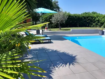 Piscine de l'établissement Gîte L'Ecureuil*** ou située à proximité