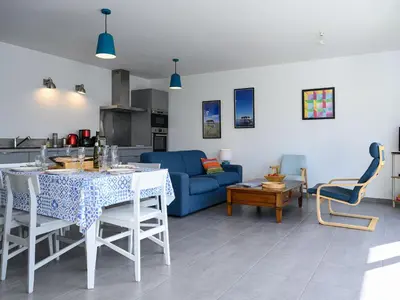 Cuisine ou kitchenette dans l'établissement Maison moderne près plage Aiguillon - 2 chambres, terrasse, jardin, parking - Calme et confort - FR-1-420-63