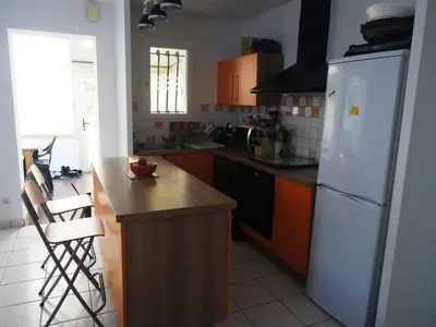 Cuisine ou kitchenette dans l'établissement Maison familiale avec jardin, proche Dune du Pyla et parcs, idéale pour vacances ensoleillées - FR-1-319-362