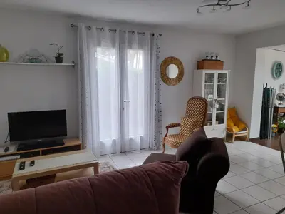 Télévision ou salle de divertissement dans l'établissement Maison familiale avec jardin, proche Dune du Pyla et parcs, idéale pour vacances ensoleillées - FR-1-319-362