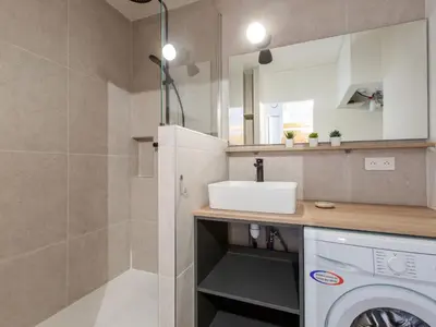 Salle de bains dans l'établissement Apartment Le Grand Large by Interhome