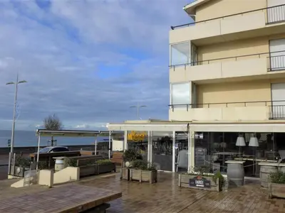 Vue générale sur la mer ou vue sur la mer prise depuis l'appartement