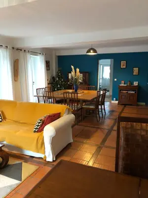 Coin salon dans l'établissement Les Chênes