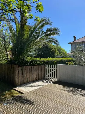 Jardin de l'établissement Grand gîte Gastes