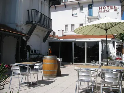 Restaurant ou autre lieu de restauration dans l'établissement Hôtel Bellevue