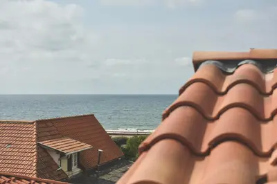 Vue générale sur la mer ou vue sur la mer prise depuis l'appartement
