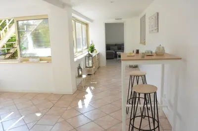 Cuisine ou kitchenette dans l'établissement Villa Fleur des Pins 14 personnes 3 étoiles Bassin Arcachon