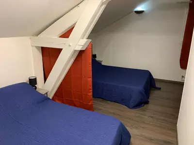 Un ou plusieurs lits dans un hébergement de l'établissement Maison spacieuse tout confort 10 personnes