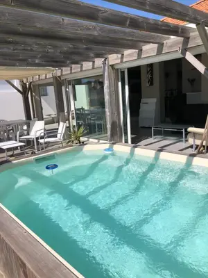 Piscine de l'établissement SCI DES BAINES ou située à proximité