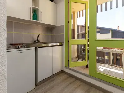 Cuisine ou kitchenette dans l'établissement Appartement cosy avec grande terrasse sud à Seignosse Le Penon - FR-1-239-469
